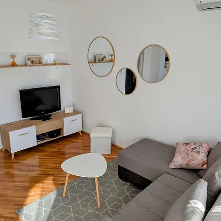 Karingtonka Free Parking アパート